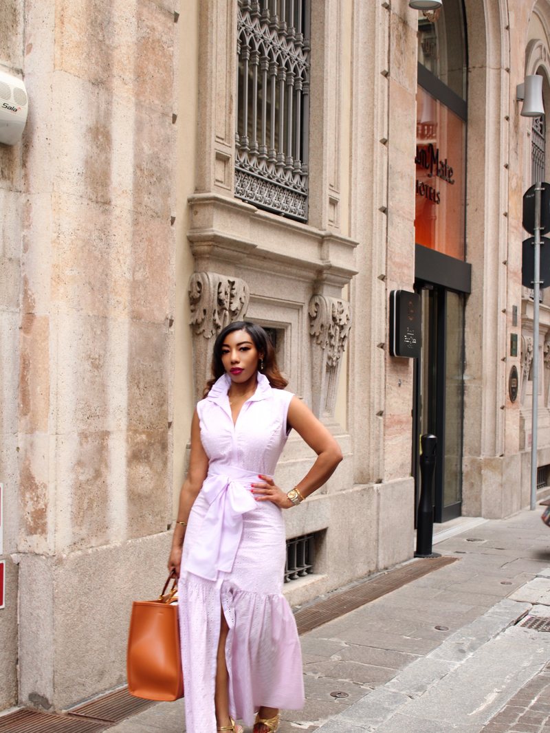 Chilen on a Paris street in a lilac dress